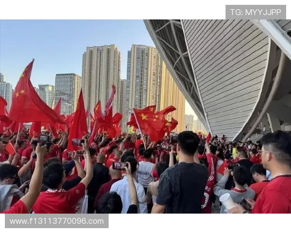 国足主场逆转取胜全场沸腾年轻球员爆发点燃球迷热情