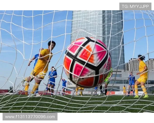 中国足球迎来历史性突破,成功晋级世界杯,球迷热情高涨,期待精彩表现 中国足球迎来历史性突破,成功晋级世界杯,球迷热情高涨,期待精彩表现