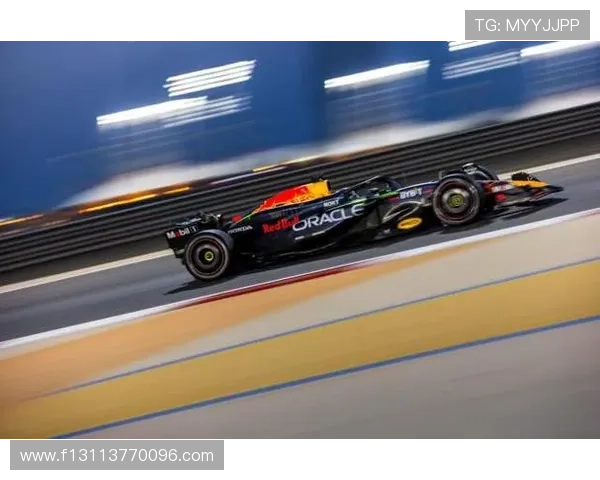 F1赛事最新动态：红牛队与梅赛德斯激烈角逐 赛季冠军悬念持续升级